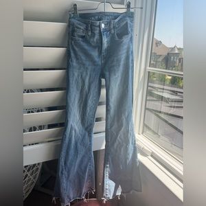 Women’s American eagle stretchy flared jeans size 0 (just wrinkly at the moment)